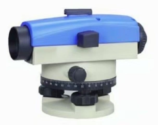 How does a level achieve high-precision measurement?